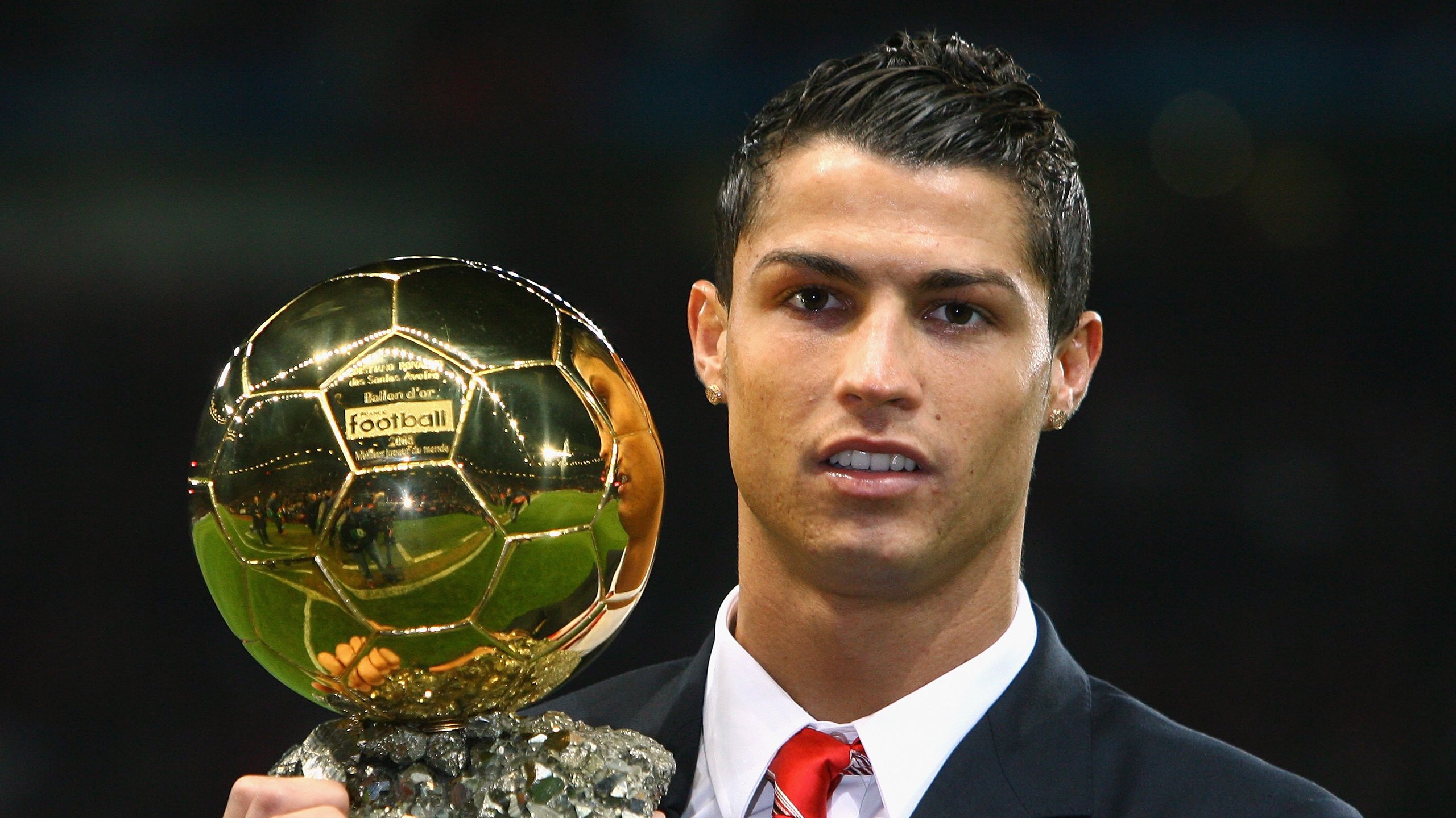 开云体育直播-南美与欧洲的鏖战,乌拉圭对决克罗地亚,法比尼奥刷新传奇纪录